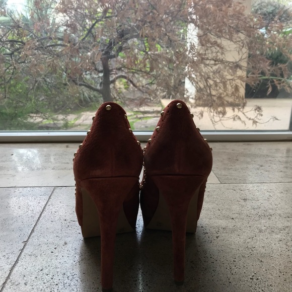 👠Maroon/orange/ red studded heels👠 - Picture 3 of 4